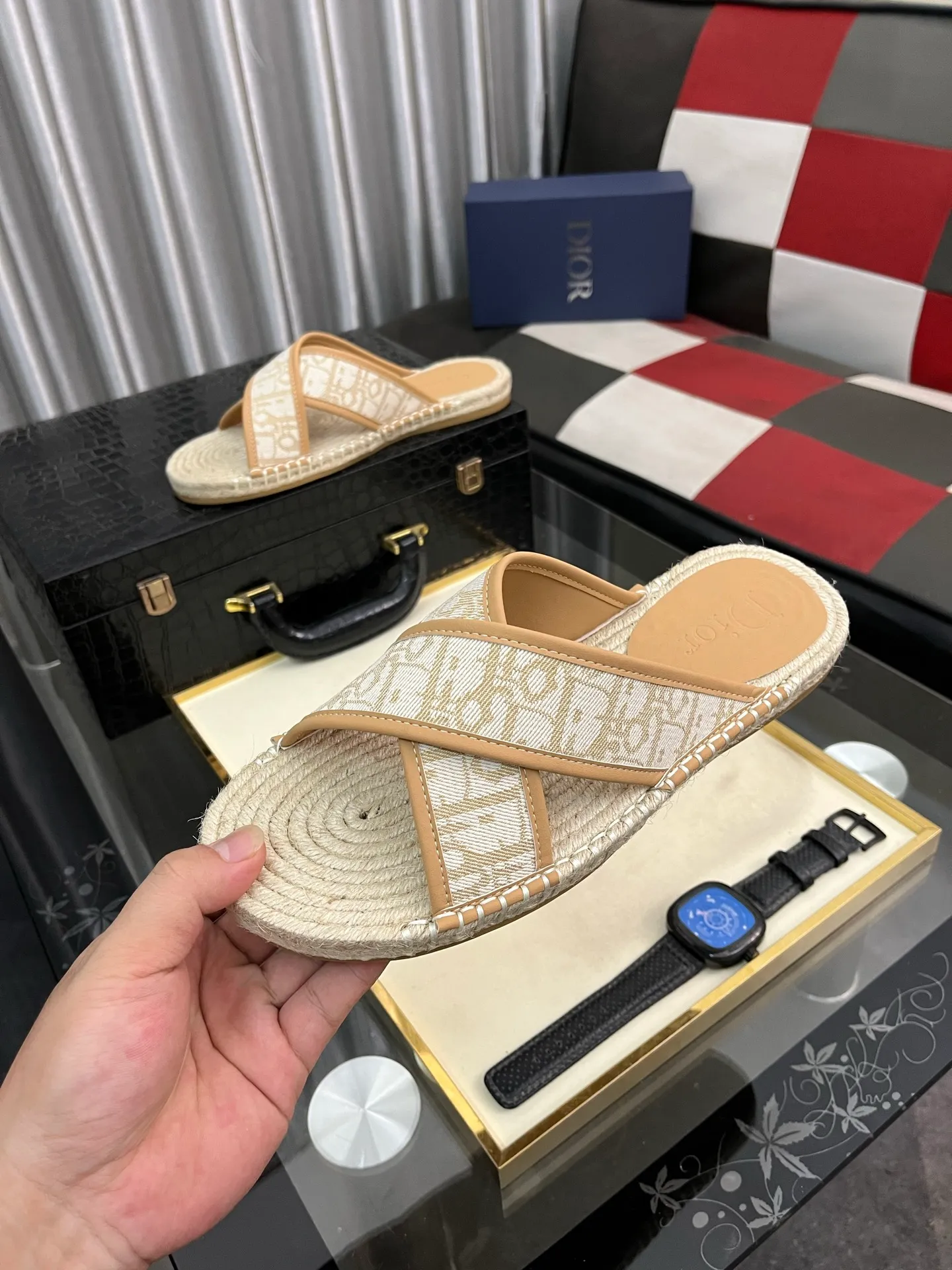 Men's shoes💰320⌚️⌚️DIOR Dior slippers New slippers are on sale simultaneously. Original materials imported from Italy. Fully imported sheepskin lining, sole: original sole provided by the original factory, exclusive movable molded sole, super comfortable, original factory follow-up goods, 🔍🔍high quality, can be entered and exited the counter at will, code number: 38-442️⃣colors available